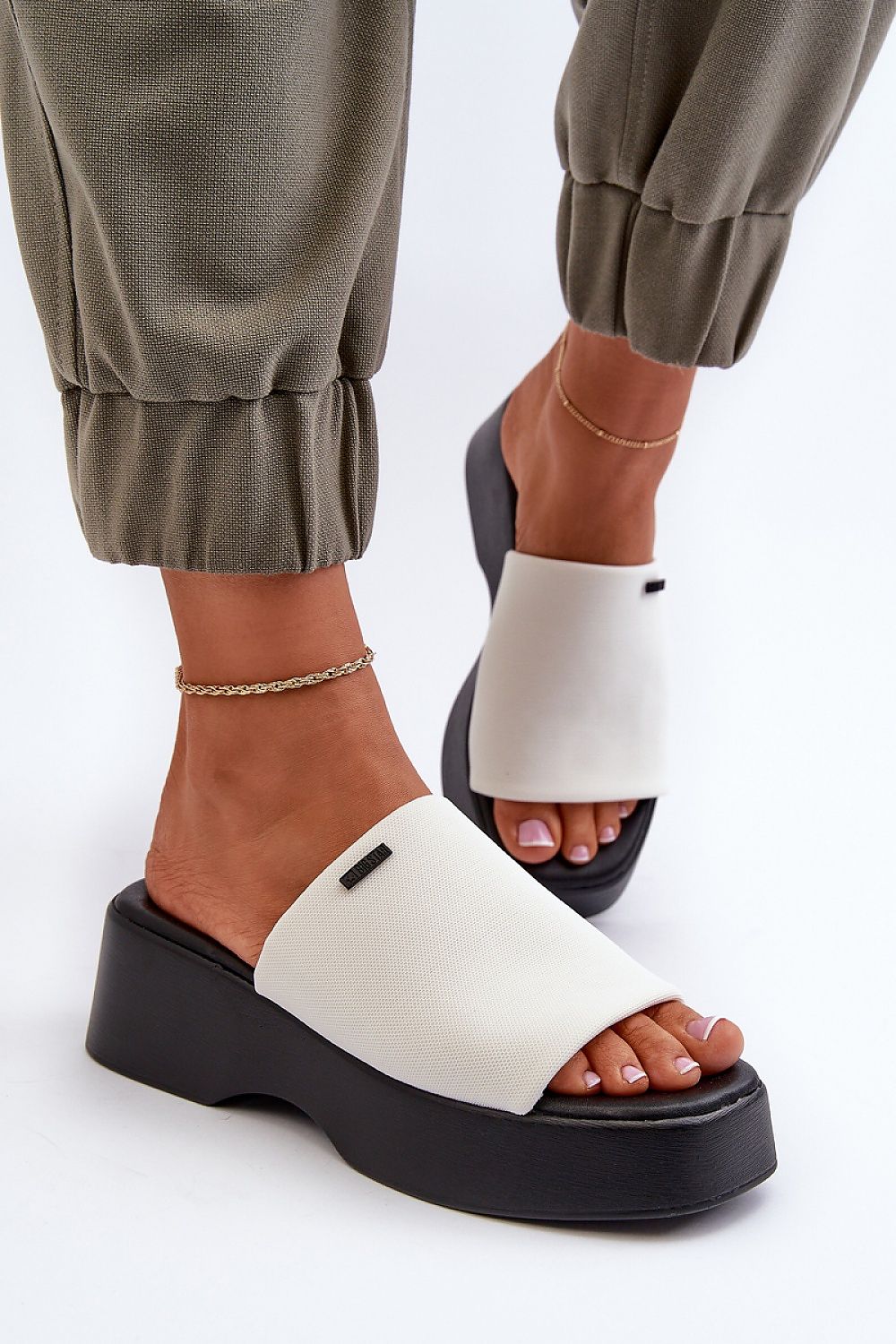 slippers model 195291 Step in style